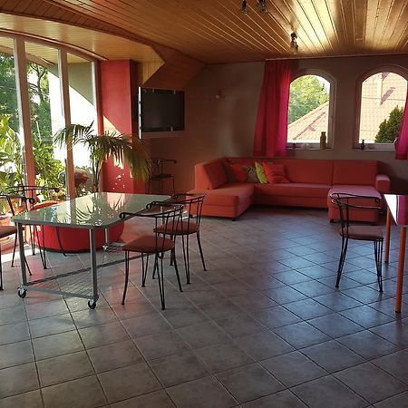 Szigeti Apartmanhaz Pecs Luaran gambar